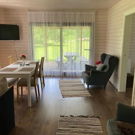 Aru Talu Kuelalistemaja * Iilaste